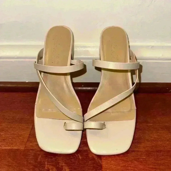 Splendid Strappy Toe Ring Sandal, Block Heel 2”, with Linen pattern, square toe - Picture 4 of 6